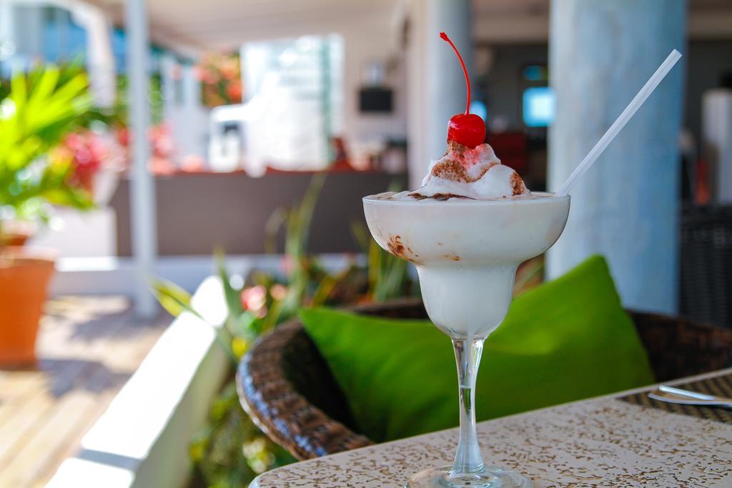 Trade Winds Hotel Dickenson Bay Kültér fotó
