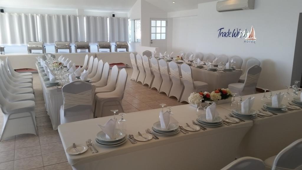Trade Winds Hotel Dickenson Bay Kültér fotó