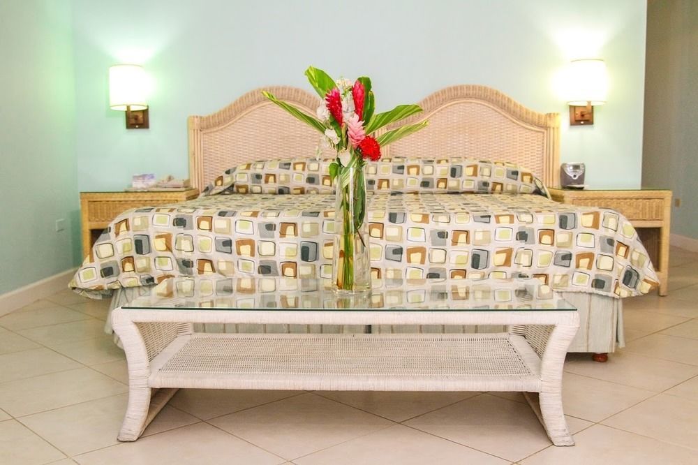 Trade Winds Hotel Dickenson Bay Kültér fotó
